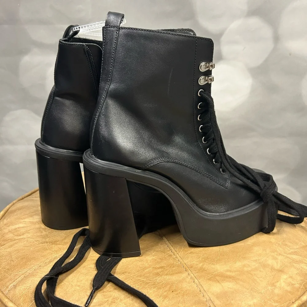 NWOB GB (Gianni Bini) Suzie Leather Lace-up Black Sole Chunky Heel Boot size 6.5 - Picture 5 of 8